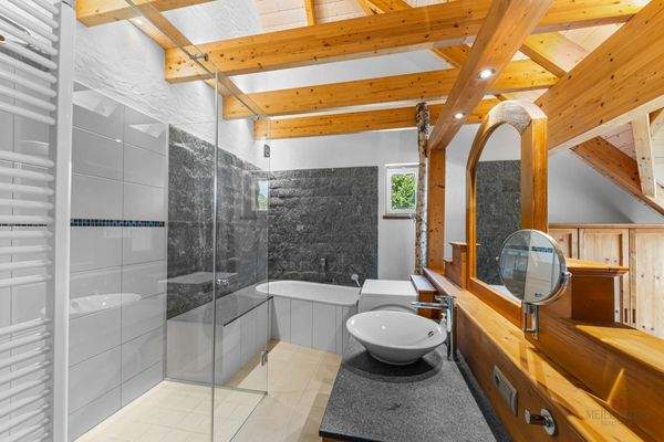 Badezimmer Schlafzimmer 1