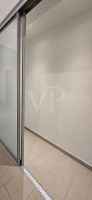 tolle Einbauten / Abstellflächen hinter Glas