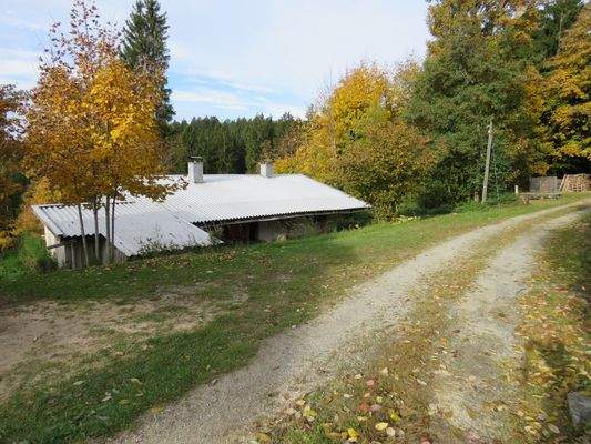 Stellplätze oberhalb dem Haus 