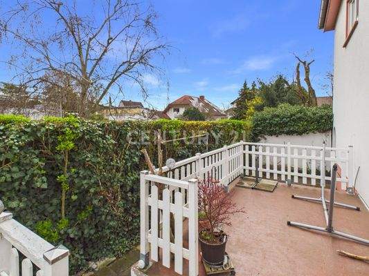 Terrasse und Zugang zum Garten