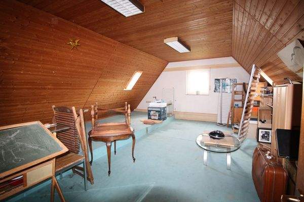 2. DG: ausbaufähiger Spitzboden