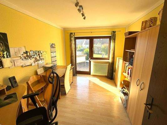 Büro/Kinderzimmer EG