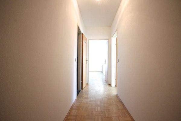 Schöne 2-Zi-Wohnung in Zentrumslage inkl. Tiefgaragenplatz