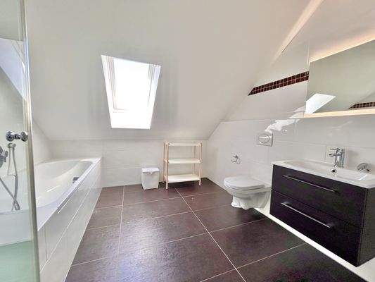 Bad im Dachgeschoss