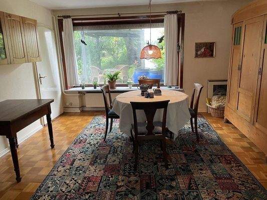 EG Esszimmer mit Gartenfenster