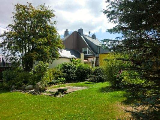 Hausansicht vom Garten