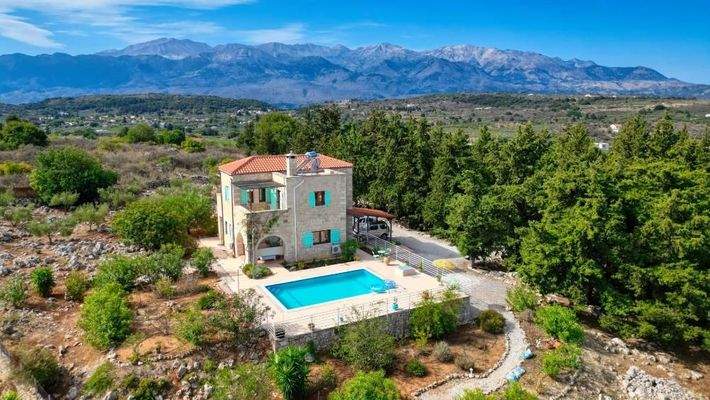 Kreta, Vamos: Möblierte Steinvilla mit Panoramablick auf Meer und Berge zu verkaufen