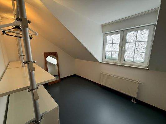 Helles Ankleidezimmer