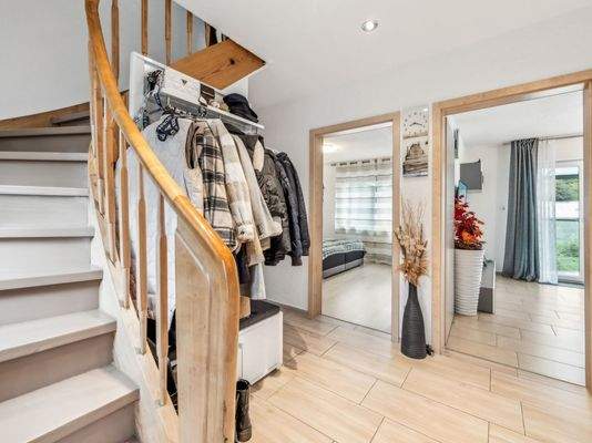 Flur - Aufgang zum OG