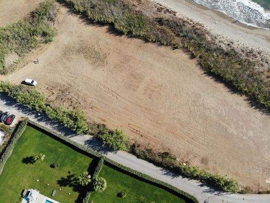 Kreta, Kiani Akti: Prestigeträchtiges Grundstück direkt am Meer nahe Kalyves zu verkaufen