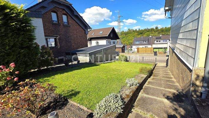 Gartenbereich auf der Hausseite mit Zugang zum Haus