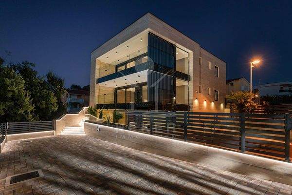 Die beeindruckende Villa erfüllt höchste Ansprüche