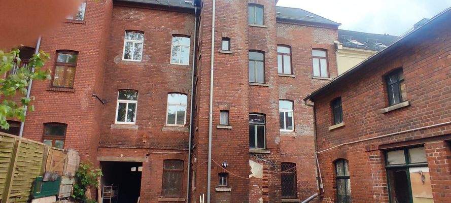 Rückseite mit Innenhof