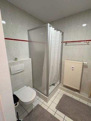 Badezimmer mit Dusche