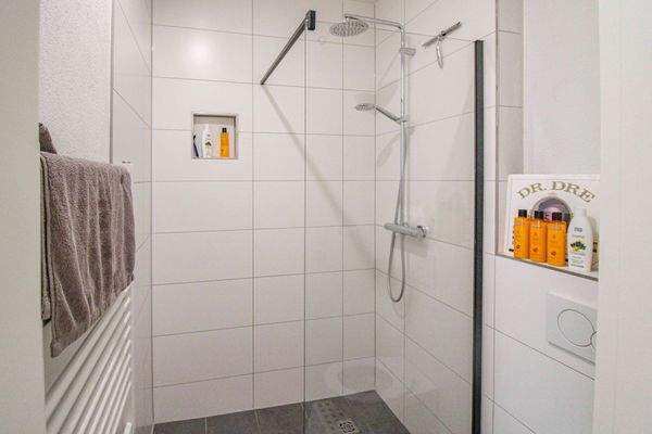 Dusche linke Wohnung