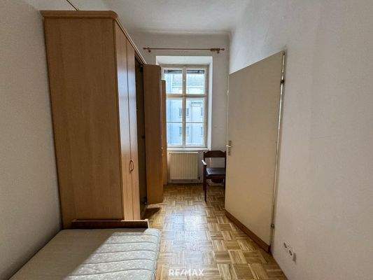 Schlafzimmer, vor der Räumung, ist jetzt leer