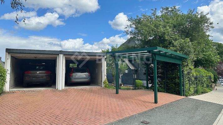 Doppelgarage und Carport