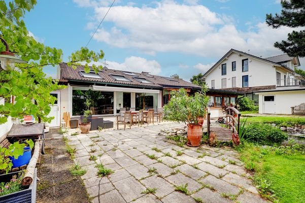 Terrasse mit Teich