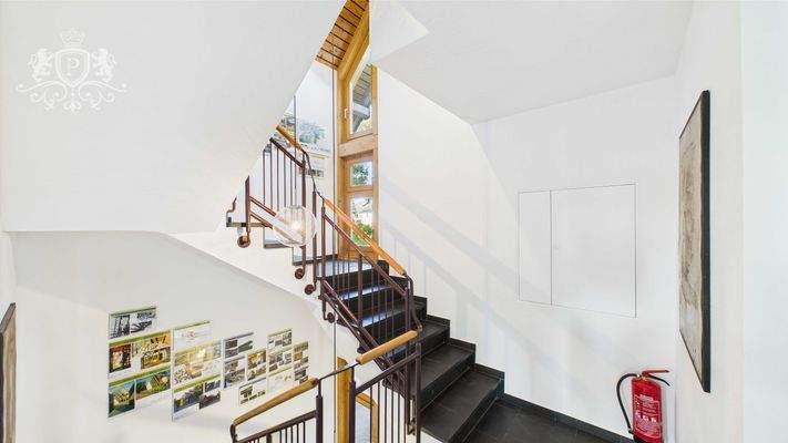 CAM01984G0-PR0475-STILL009