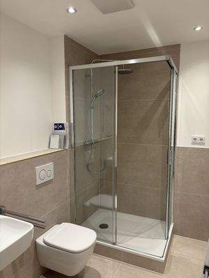 WC (sogar mit Dusche)