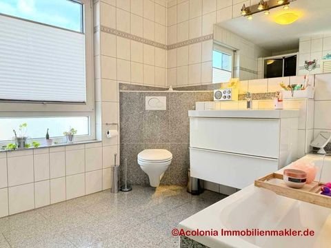 Tageslichtbad mit Wanne + Dusche