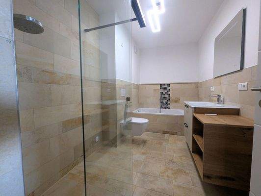 Elegantes Bad in zeitlosem Design