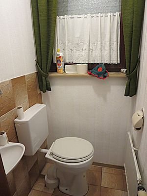 separate Toilette EG