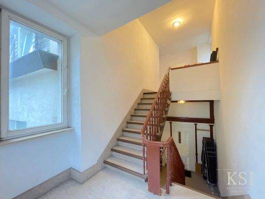 Flur Treppenaufstieg Dachgeschoss