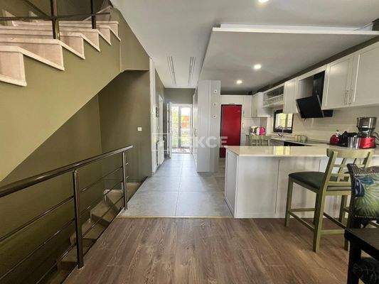 Villa with a Private Garden and Pool in İstanbul Büyükçekmece