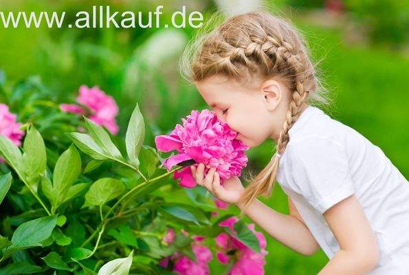 Kleines Mädchen Frühlingsblumen iStock-176421749 Mila Semenova