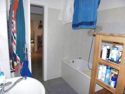 1OGL_Bad mit Wanne.JPG