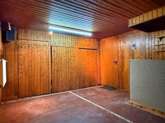 Partyraum mit Zugang in den Garten