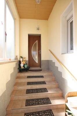 überdachter Eingang