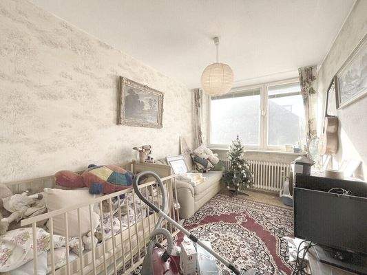 Erstes großes helles Kinderzimmer