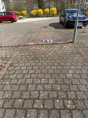 zwei zusätzliche Stellplätze zum Tiefgaragenplatz