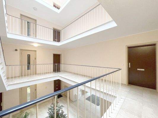 Großzügiges helles Treppenhaus