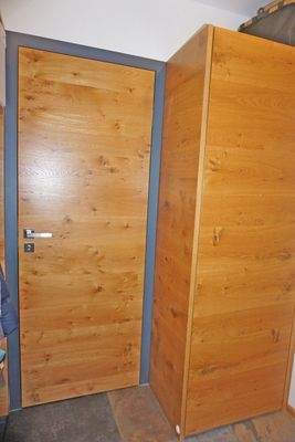 Zimmertür und Schrank Garderobenbereich