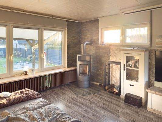 Wohnzimmer mit Kamin 