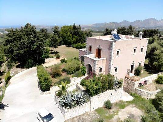 Traditionelle Steinvilla bei Plevriana auf Kreta m