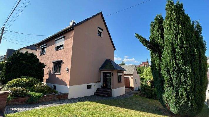 3 Wohnhaus mit Eingangsbereich.jpg