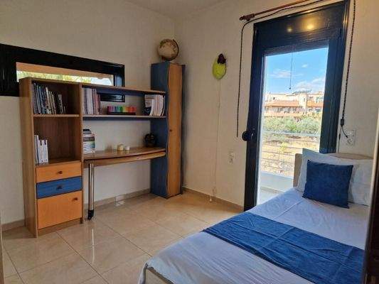 Kreta, Chersonisos: Große Villa am Dorfrand zu verkaufen