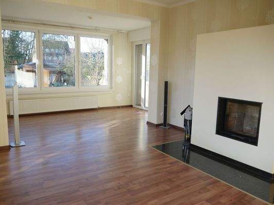 Wohnzimmer mit Kamin