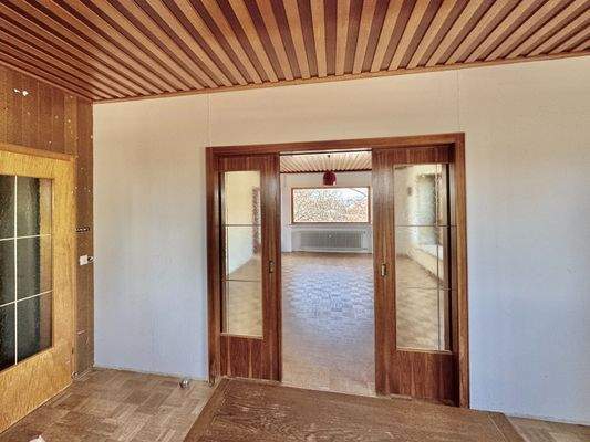 Doppelflügelschiebetür vom Ess- in den Wohnbereich