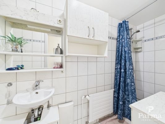 Bad im EG mit Dusche