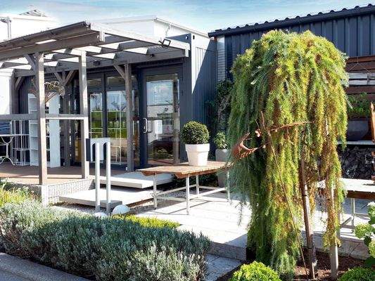 schön gestaltete Außenanlage