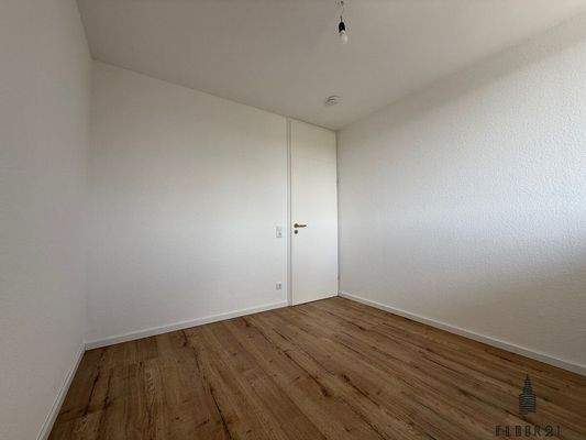 Schlaf-/ Kinderzimmer 3