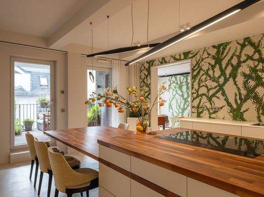 Offene Küche mit Esstisch