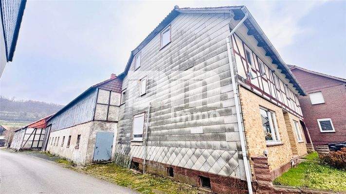 Seitenansicht Wohnhaus / Stallgebäude / Scheune