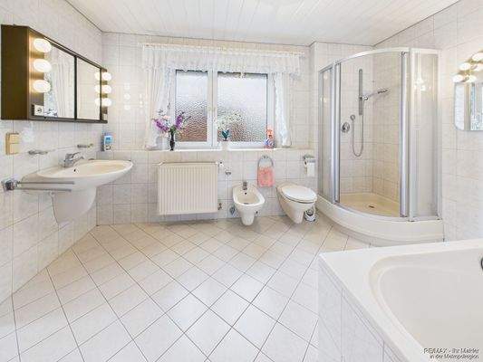 Bad 1.OG Hauptgebäude