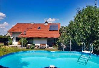 Gartenansicht mit Pool